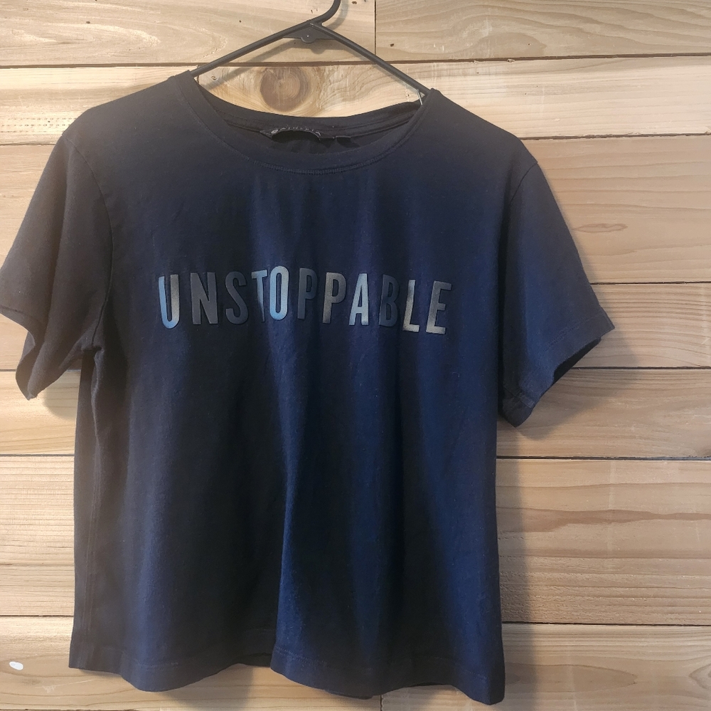 Athleta Black Tee "Unstoppable" Size Medium Slight Crop